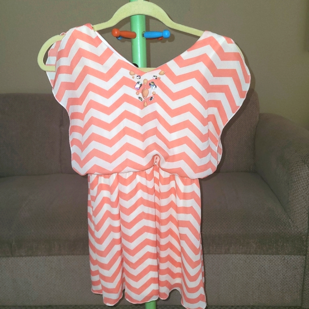 Kids apricot and white chevron patterned dress size 8
